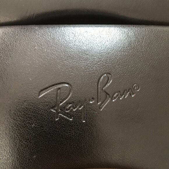2 Ray-Ban hard clamshell sunglass cases - Picture 3 of 8
